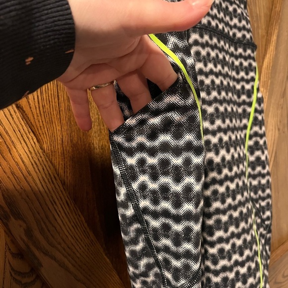 LULULEMON chase me crop limited edition - Picture 5 of 7